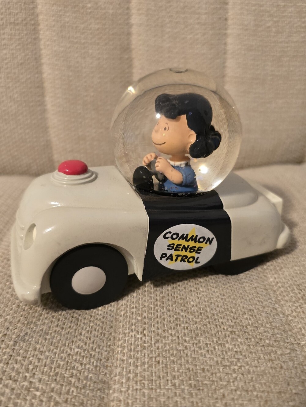 2013 Hallmark Peanuts Gallery  Lucy Driving Common Sense Patrol Car Snow Globe